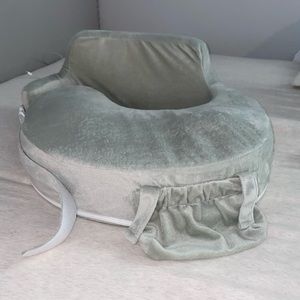 My Brest Friend® Super Deluxe Nursing Pillow in Platinum